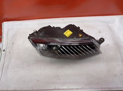 Фара правая ксенон Skoda Octavia A7 арт 15126