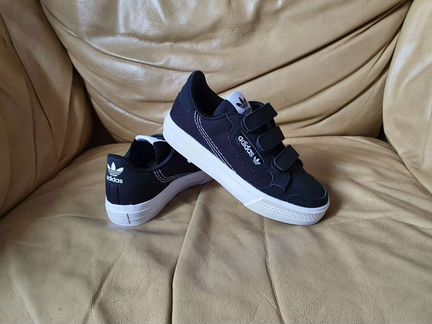 Кроссовки Adidas новые детские 30 р