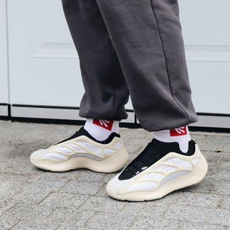 Adidas Yeezy Boost 700