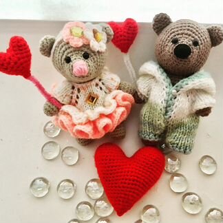 Вязаный мишка валентинка