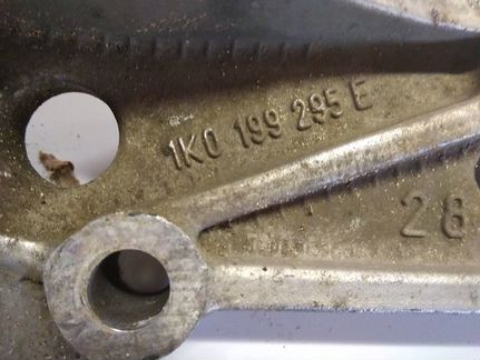 Ухо подрамника (консоль) LH Skoda Volkswagen