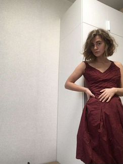 Бордовое платье в стиле нулевых