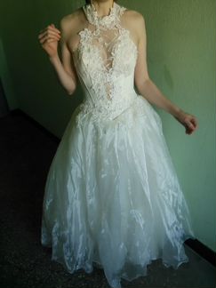 Свадебное платье кремового цвета