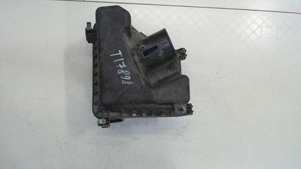 Корпус воздушного фильтра Toyota Avensis 3, 2010