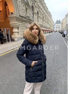 Пуховик новый женский синий с мехом енота