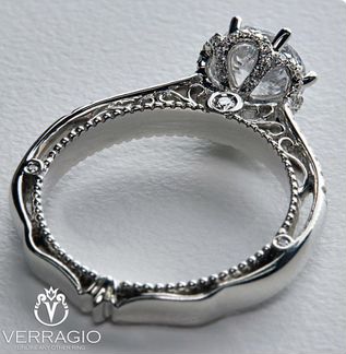 Кольцо из белого золота с бриллиантами