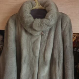 Практически новая шуба. Надета, раза 4 за 3 зимы