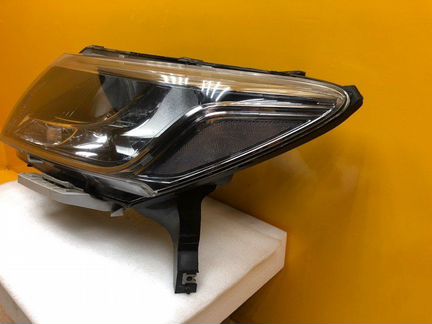 Фара левая Nissan Pathfinder R52 2012-2017