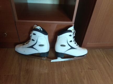 Фигурные коньки Roces