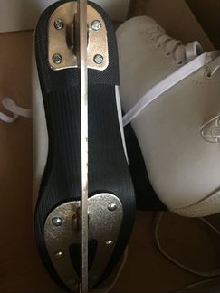 Коньки фигурные новые