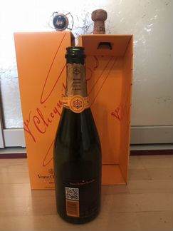 Бутылка из-под шампанского Veuve Clicquot с коробк