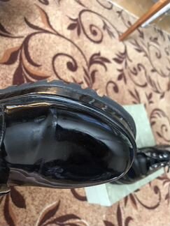 Женские лаковые ботинки