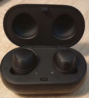 Беспроводные наушники samsung gear iconX 2018