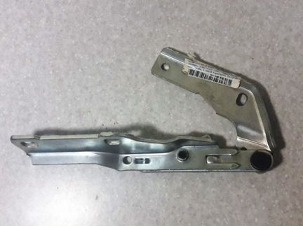 Петля капота оригинал Omega B