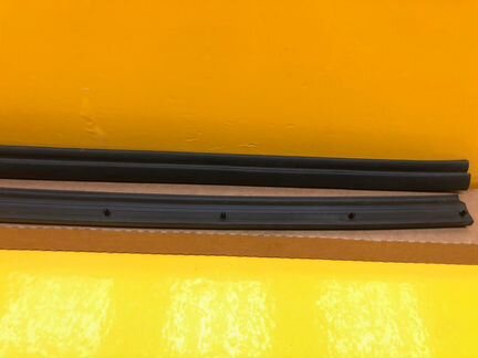 Уплотнитель двери передний левый Nissan Patrol Y62