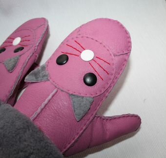 Новые варежки из натуральной овчины с котиками