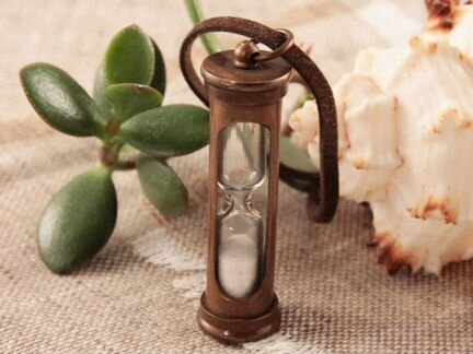 Подвеска Песочные часы №3, на шнурке