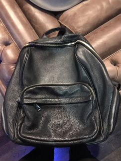 Черный кожаный рюкзак