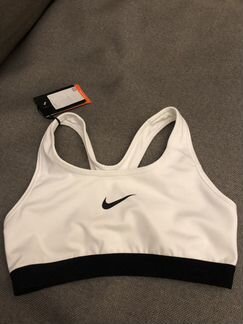 Спортивный топ Nike