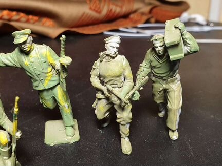 Фигурки военных 