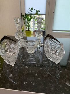 Хрустальные подсвечники и конфетница