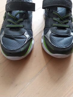 Кроссовки для мальчика со светящейся подошвой