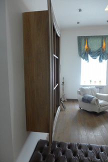 Подвесной шкаф-витрина EGO из массива дуба