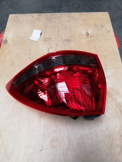 Фонарь Mitsubishi Pajero Sport 2