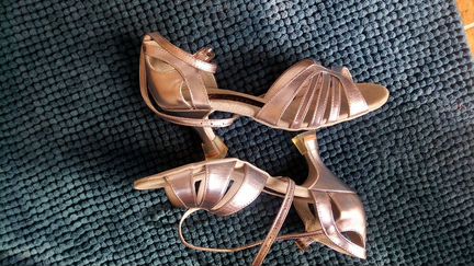 Танцевальные туфли (латина)