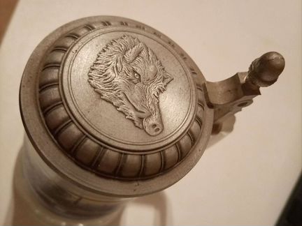 Пивная кружка с крышкой