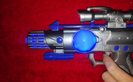Игрушечный пистолет