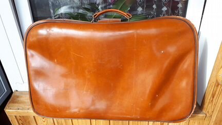 Чемодан из кожзама времён СССР
