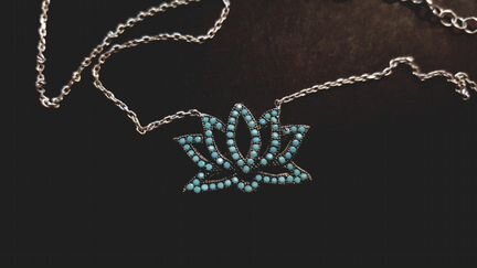 Кулон цветок лотоса на серебряной цепочке