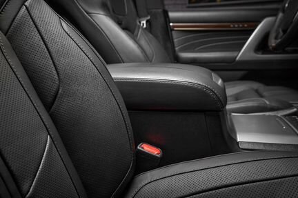 Передние комфортные кресла carat в Toyota LC200