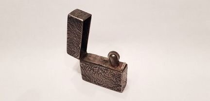 Старинная кремневая зажигалка