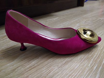 Кожаные туфли с акцентным золотистым декором