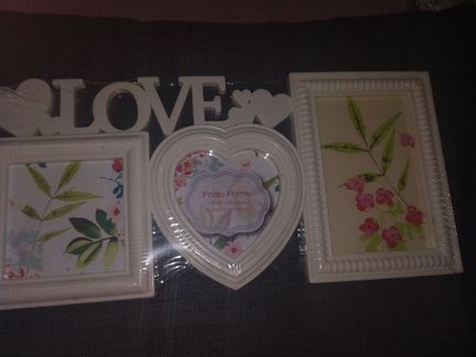 Белая фоторамка на три фотографии